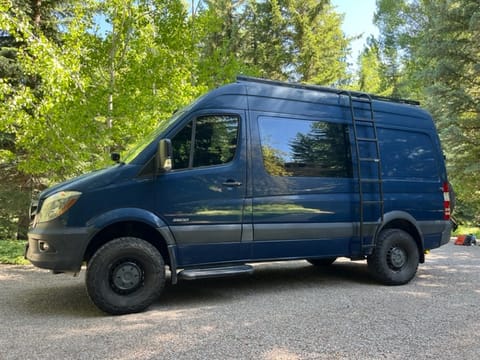 Bluey - 2016 4x4 Mercedes Sprinter Campervan Campervan in Aspen