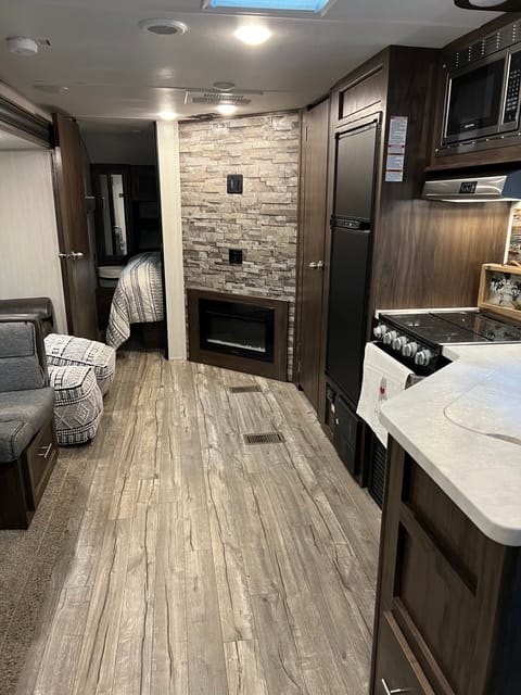 2019 Forest River Cherokee - Family Friendly Camper Towable trailer in Casco