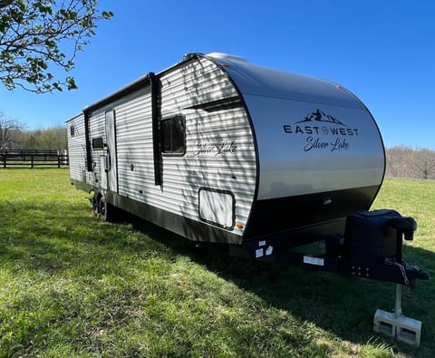 (The sunset seeker )2022 East to West Silver Lake Towable trailer in Pickens County