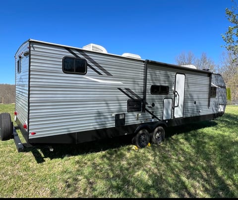 (The sunset seeker )2022 East to West Silver Lake Towable trailer in Pickens County