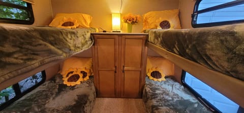 Pet and Family Friendly Two Bedroom Travel for Delivery Only! Towable trailer in Manchester