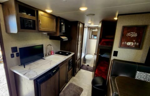 Hocking Hills RV with bunks and slide out Towable trailer in Falls Township