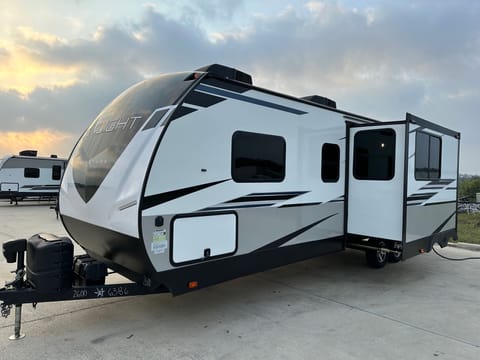 Texas Traveler - 2022 Twilight Signature - 2 AC units! - delivery available Towable trailer in Seguin