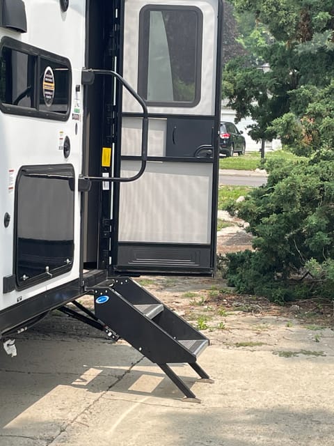 2023 Forest River Wildwood X-Lite Platinum Towable trailer in Fort Wayne