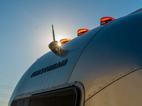 like new 2023 Airstream Bambi 16ft sleeps 4 Ziehbarer Anhänger in Tustin