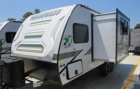 Full Solar, off-grid capable 2022 Winnebago Micro Minnie FLX 2100BH Towable trailer in League City