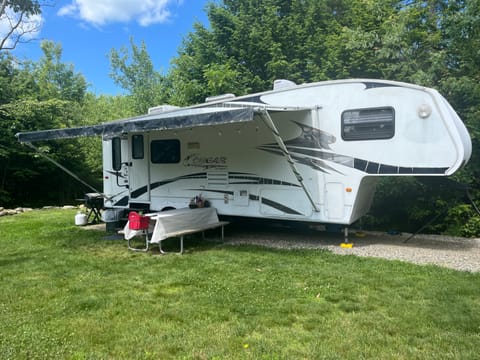 Keystone Cougah (5th Wheel) Towable trailer in Haverhill