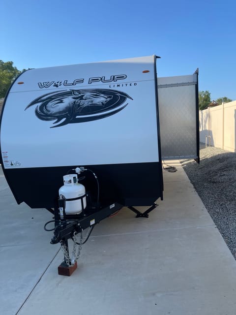 Your perfect home on wheels! Towable trailer in Riverside