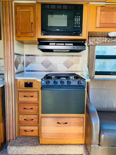 2016 Jayco Redhawk Class C Motorhome, perfect for young families! Veicolo da guidare in Caldwell