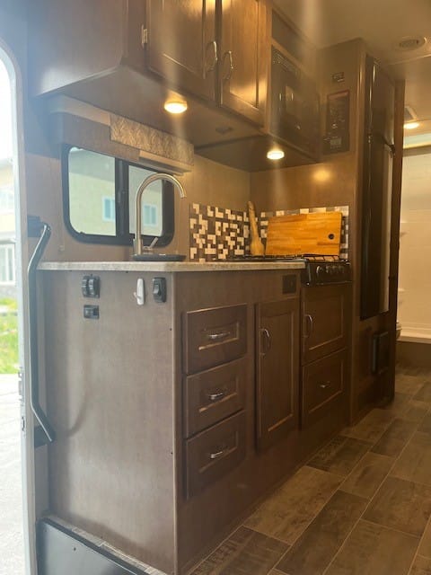 2019 Winnebago Outlook - very clean and comfortable unit.  Pet friendly. Drivable vehicle in Winnipeg