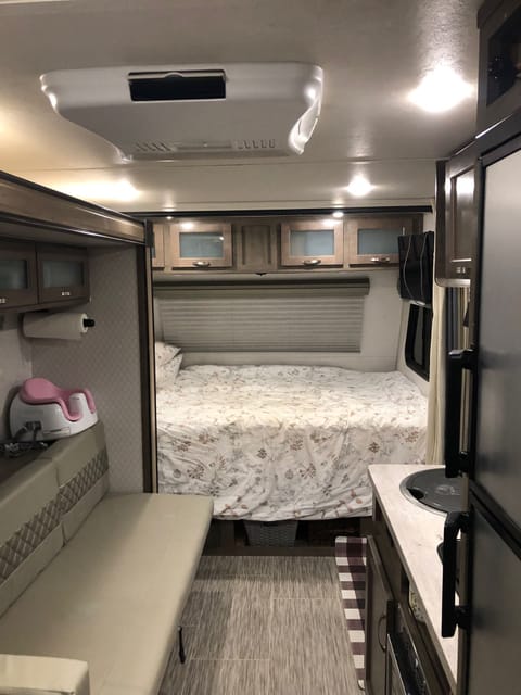 ROOMY 2020 No Boundaries 19.8 Rogue River Edition w/Bunkhouse and Slide-Out Towable trailer in Prescott Valley