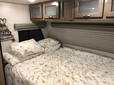 ROOMY 2020 No Boundaries 19.8 Rogue River Edition w/Bunkhouse and Slide-Out Towable trailer in Prescott Valley