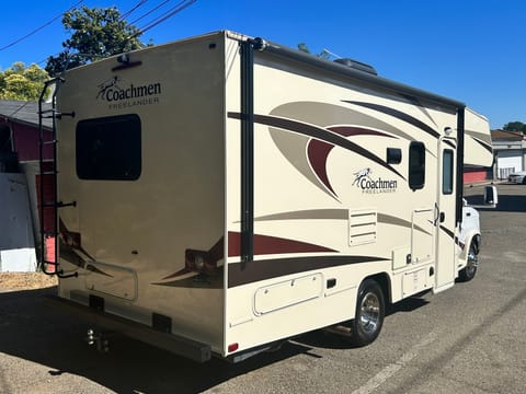 2016 Coachmen Freelander 24ft with 1 Slide! Veicolo da guidare in Folsom