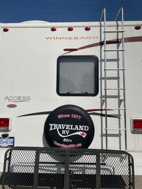 2008 Winnebago 24Ft. Updated interior with soft bedding and towels. Drivable vehicle in Nanaimo