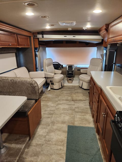 2017 Winnebago Vista: Great Condition; Low Miles; Fun for the Whole Family Drivable vehicle in Hixson