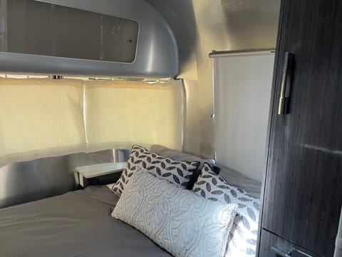 2014 Airstream International Onyx Ziehbarer Anhänger in Lakewood