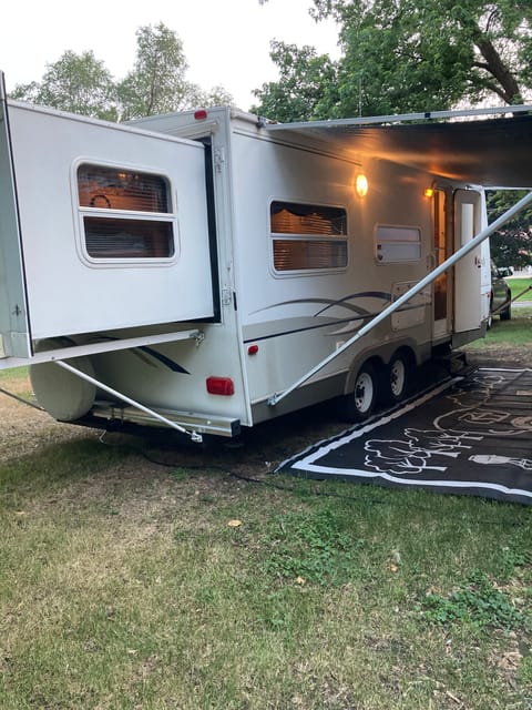 2005 Keystone RV Outback Travel Trailer Remorque tractable in Coon Rapids