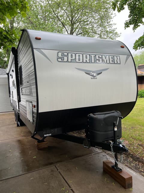 2022 KZ Sportsmen travel trailer that sleeps 6 Towable trailer in Ashwaubenon