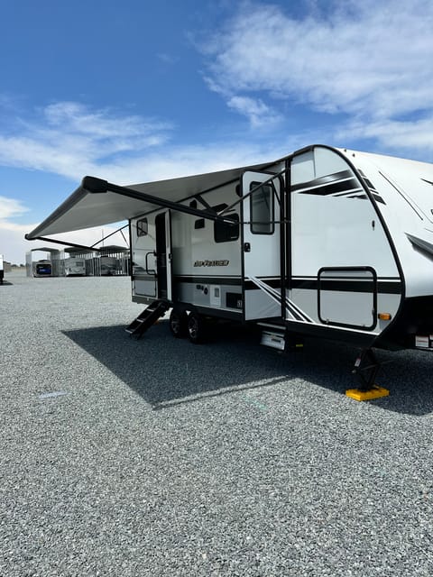 2021 Jayco Jay Feather- Fun for the entire family! Towable trailer in Clovis