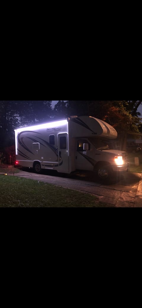 Thor Freedom Elite -24 foot - Easiest RV to Drive - Drivable vehicle in Springfield