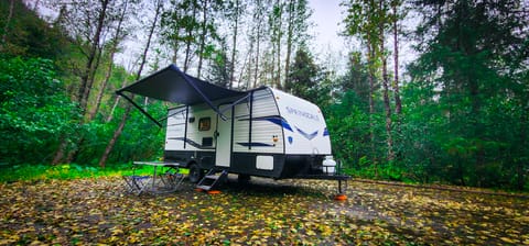 "LIGHTWEIGHT" 2022 Springdale 5-6 person Bunkhouse RV Remorque tractable in Eagle River