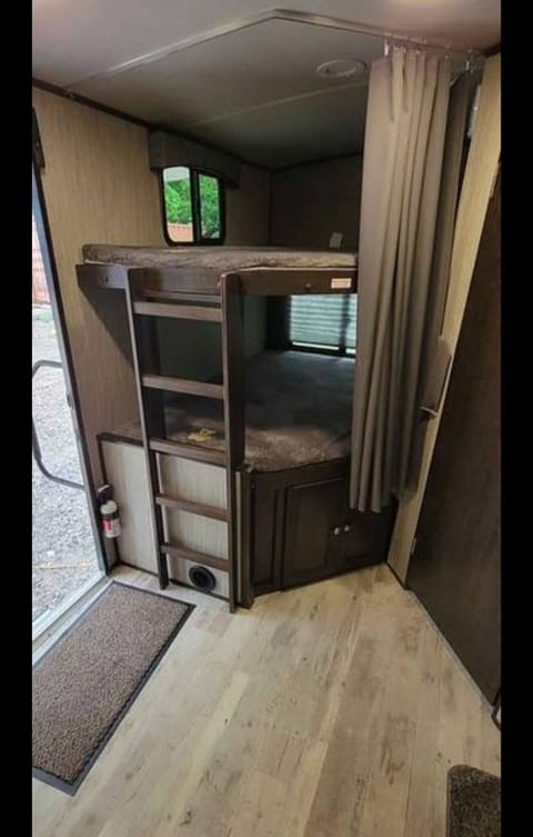 2020 Sundance Ultra Lite has Two Flat screens ,bedroom, and asuper cold AC Towable trailer in Sanford