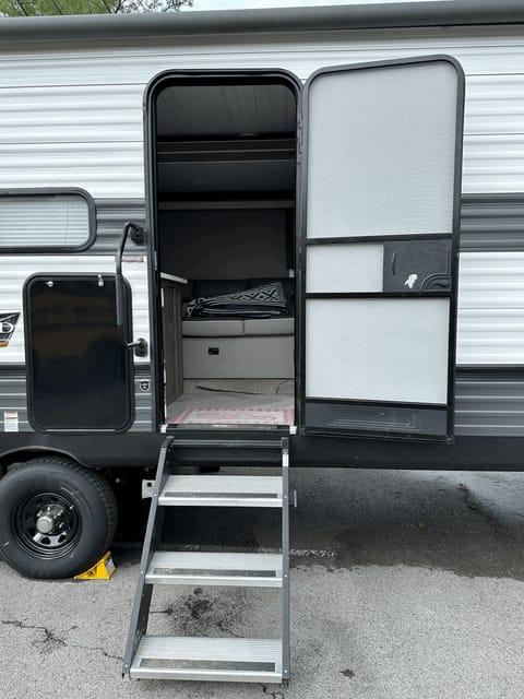 Your Ultimate Adventure-Ready Travel Trailer! Towable trailer in Hermitage