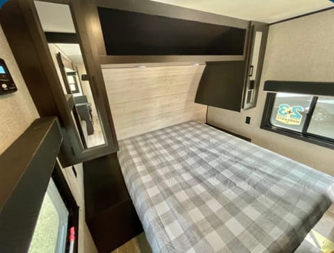 2023 luxury Jayco Jay Flight Towable trailer in Moreno Valley