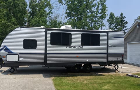 2023 Coachmen Catalina Summit Series 8 BHS 261 Towable trailer in Ludington