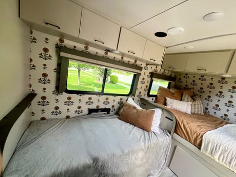 Stunning Bunkhouse Towable trailer in Midway