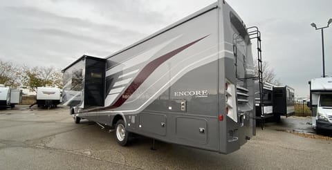 NEW 2023 Coachmen Encore - Starlink, washer/dryer & more! Drivable vehicle in Commerce City