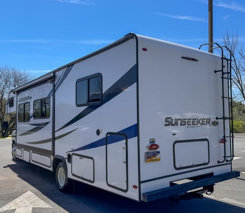 Forest River Sunseeker S11 - Theater Chairs! Drivable vehicle in Chester Springs