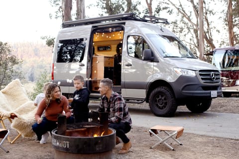 Gorgeous NEW Mercedes Sprinter Van 4x4 - Family & Pet Friendly!! Campervan in Oakland