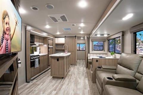 2021 Grand Design Imagine 3250-BH Towable trailer in Mansfield