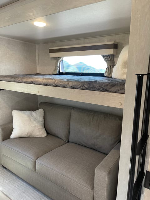 Brand New! 2023 Luxury Bunkhouse delivered & setup for you! Ziehbarer Anhänger in Wasatch County