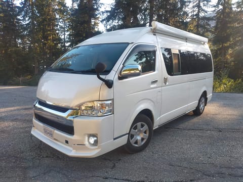 2005 Toyota Hiace 4WD BC Cruiser Campervan in West Vancouver