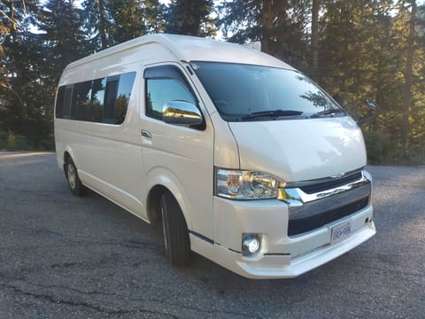 2005 Toyota Hiace 4WD BC Cruiser Campervan in West Vancouver