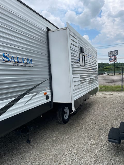 2018 Forest River Salem Towable trailer in Kenova