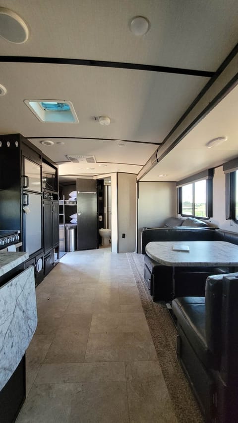 Well Equipped 2018 Grand Design Imagine Tráiler remolcable in Chino Valley