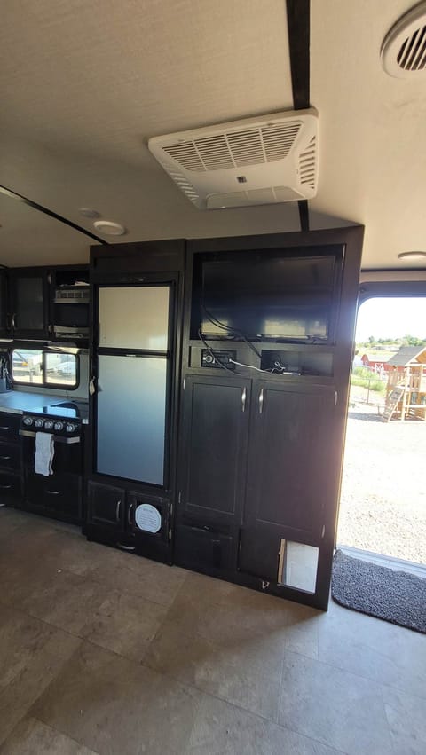 Well Equipped 2018 Grand Design Imagine Towable trailer in Chino Valley
