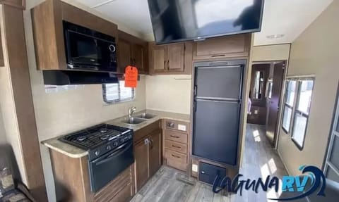 2015 Pacific Coachworks Blaze'N Towable trailer in Encinitas