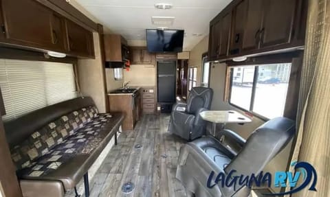 2015 Pacific Coachworks Blaze'N Towable trailer in Encinitas