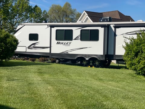 2021 Keystone RV Bullet Ultra Lite Towable trailer in Ingles