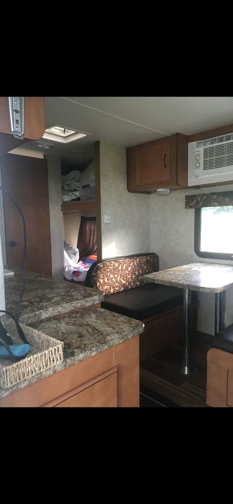 2015 Kingsport 19 Foot Towable trailer in Chatham-Kent