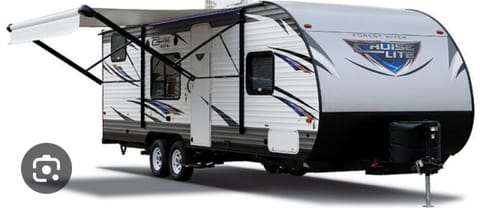 2015 Forest River Salem Cruise Lite Tráiler remolcable in Canyon Ferry Lake