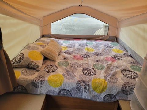 Cozy & Big 2007 lightweight Flagstaff Tent trailer Tráiler remolcable in Gatineau
