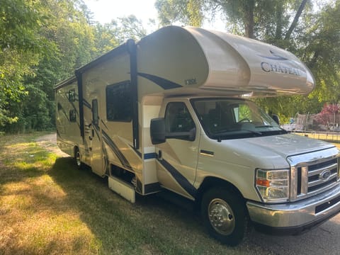 2019 Thor Chateau Drivable vehicle in Fox Lake