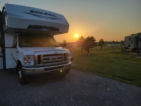 Thelma - 2022 Solera Solera Motorhome Class C Pet Friendly Drivable vehicle in Peoria