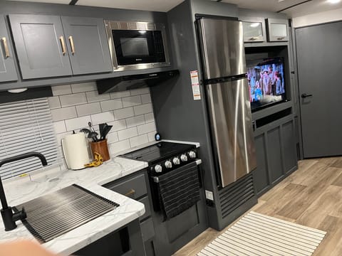 Rare Bird Alert! Family Friendly Luxury- 2022 Keystone Bullet Ultra Lite RV Towable trailer in Layton