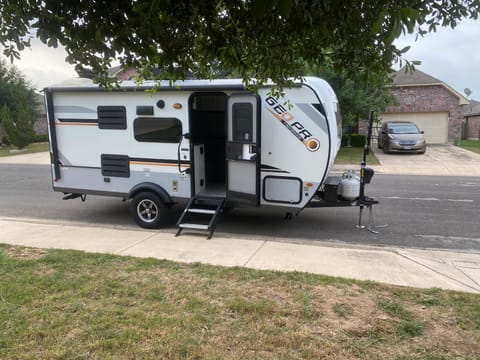 2020 GeoPro - Kitchen, Bunk Beds, Super Clean Towable trailer in Kyle